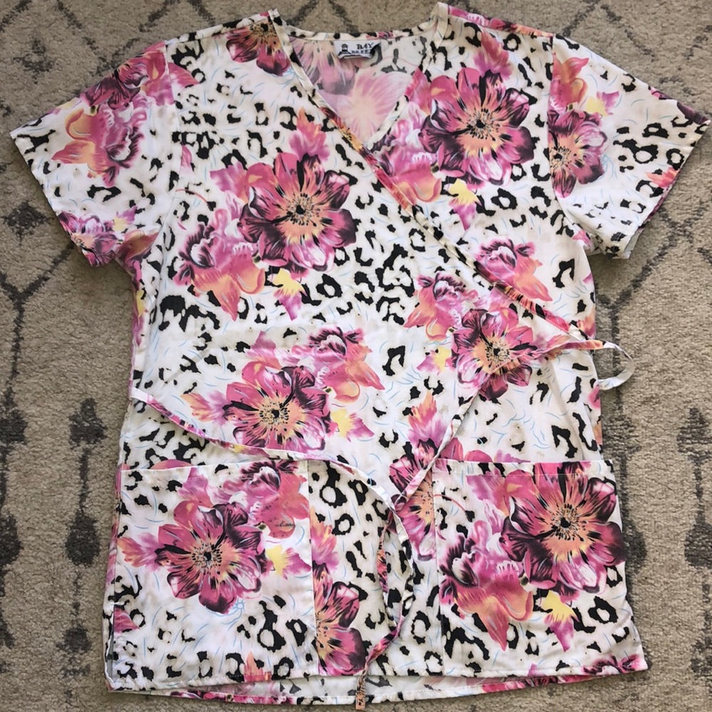 Scrub Top Bundle! - image 3